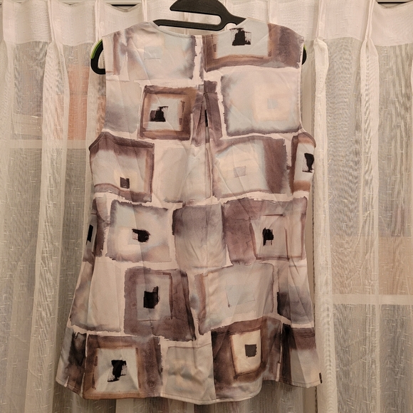 St. John Silk V Neck Blouse Geometric Square Print Pewter Multi Size 12 NWT - Picture 3 of 12